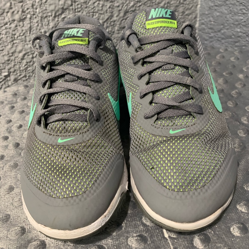 Nike Flex Experience 4 size 7